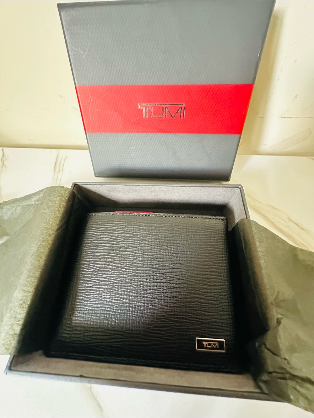 TUMI Men's Monaco Leather Double Billfold wallet BNWTs!